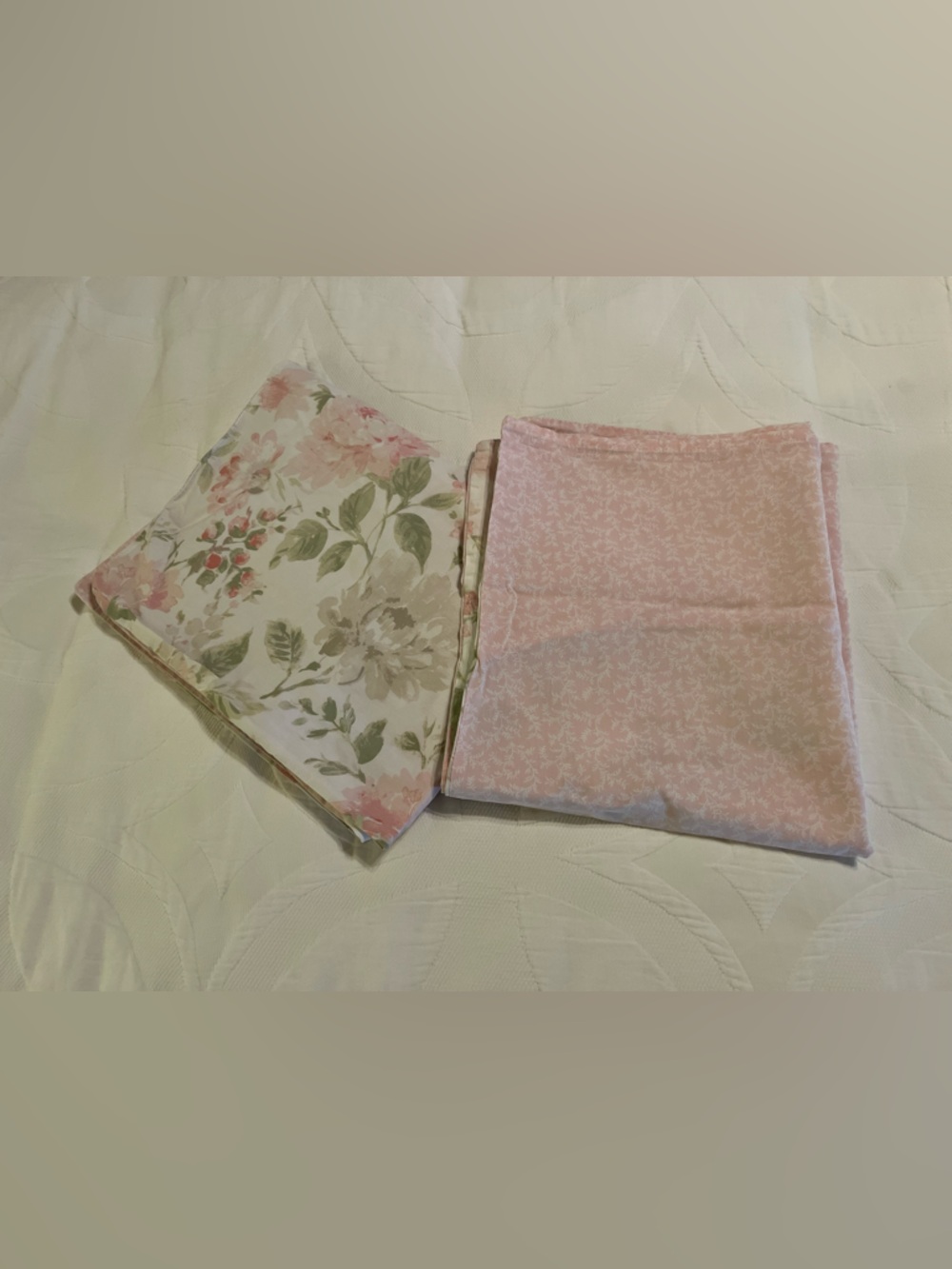 Set of (2) Laura Ashley Standard Pillowcases Floral Pink White Flowers